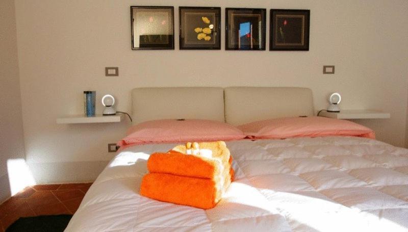 Hostal La Casa Di Adelina Monticchiello Habitación foto